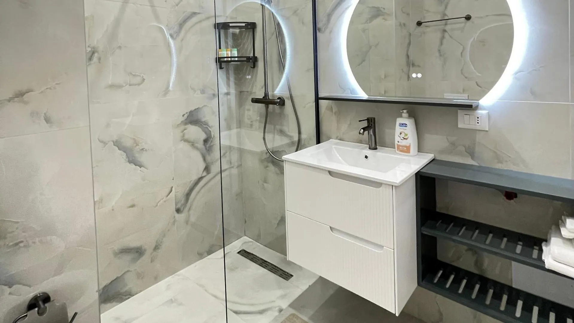 Emy Apartament Tiran 0*,