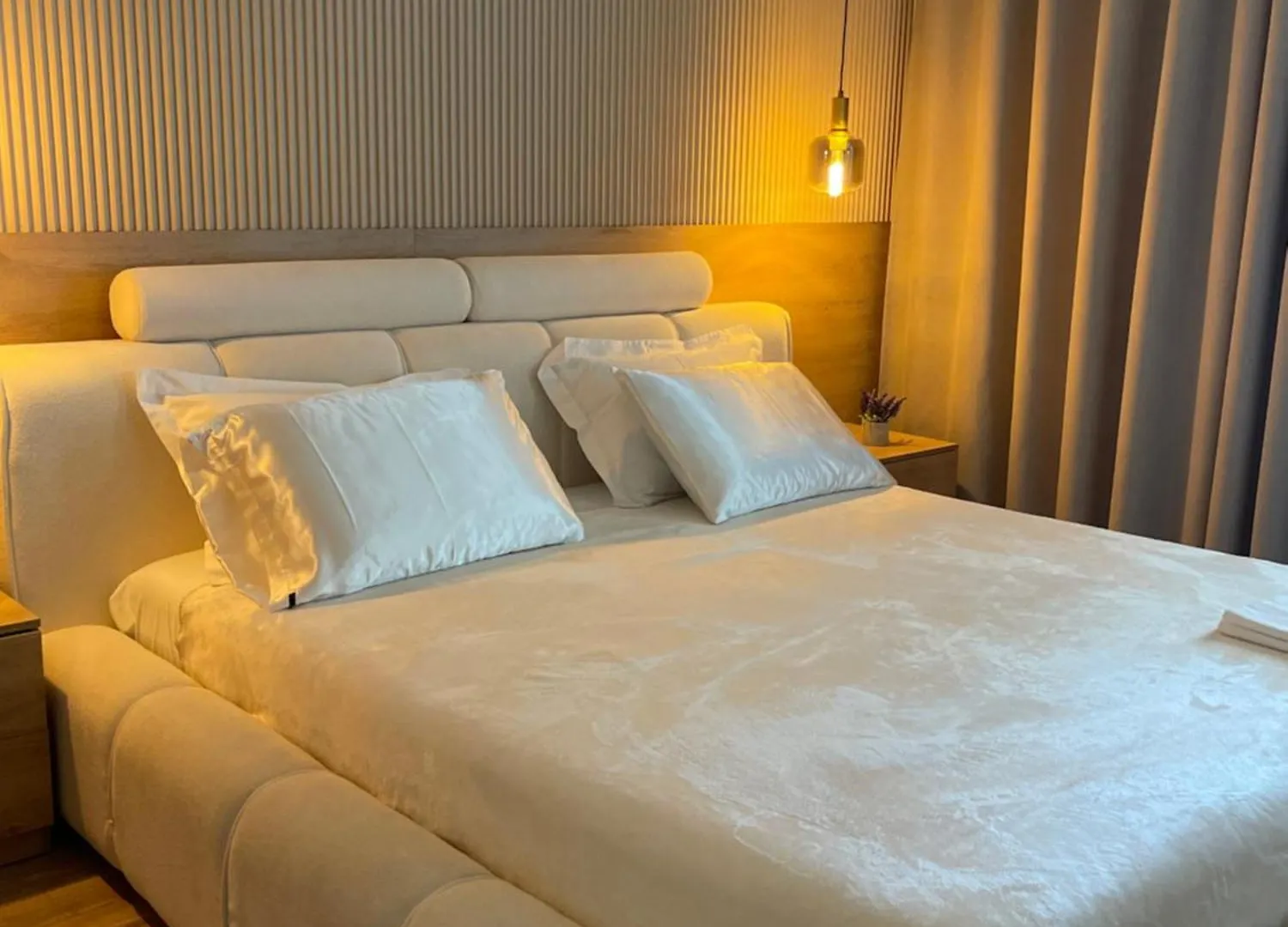 Emy Apartament ティラナ
