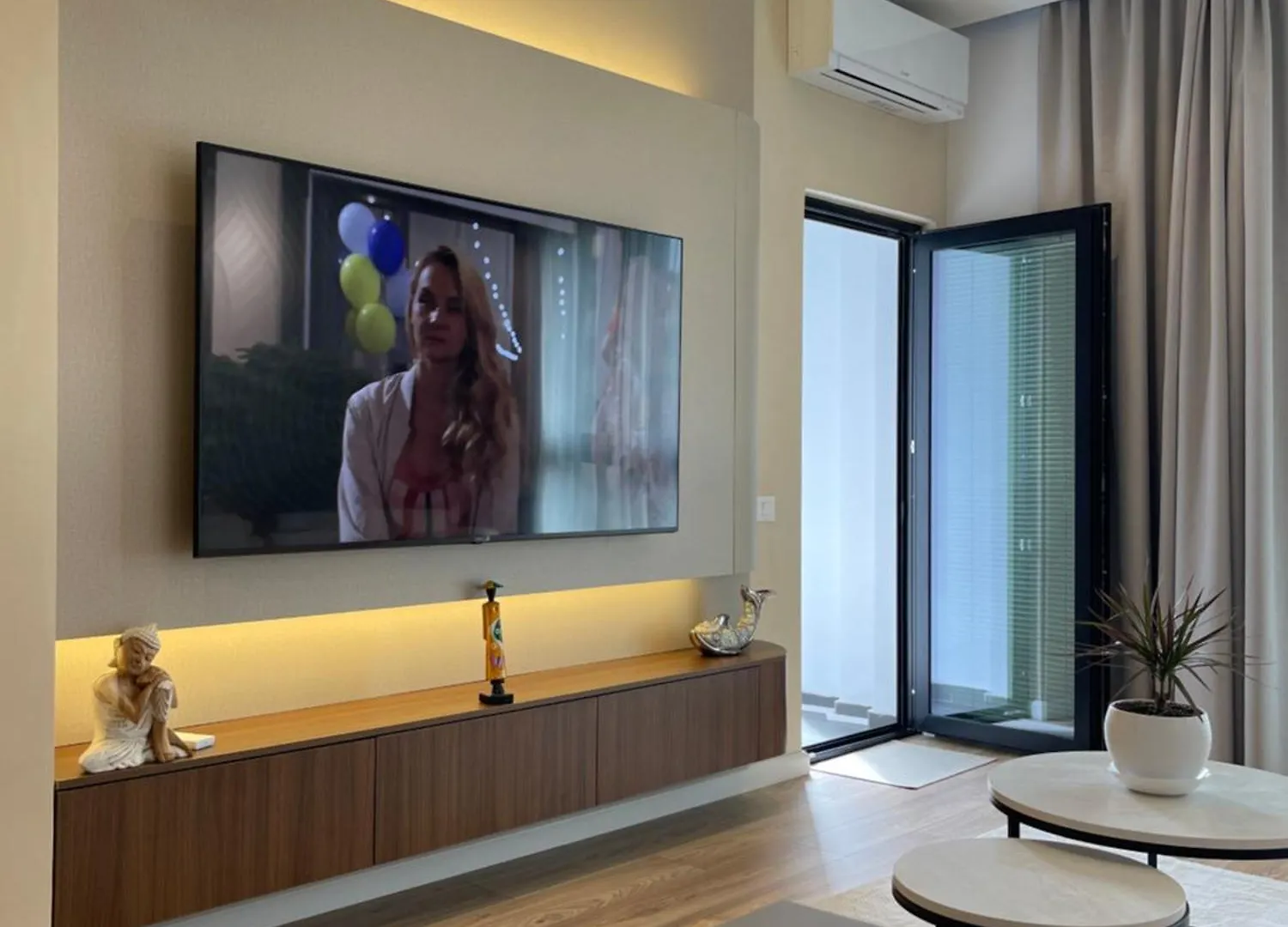 アパート Emy Apartament ティラナ
